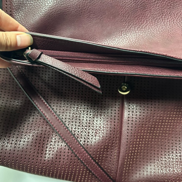Leather burgundy Market & Spruce handbag / purse ! Amazing   New condition - Picture 7 of 16